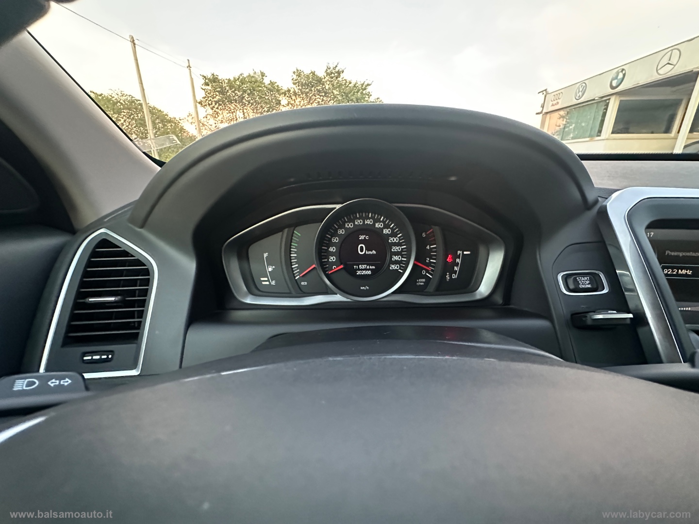 XC60 AWD 2.4D Momentum - immagine 26