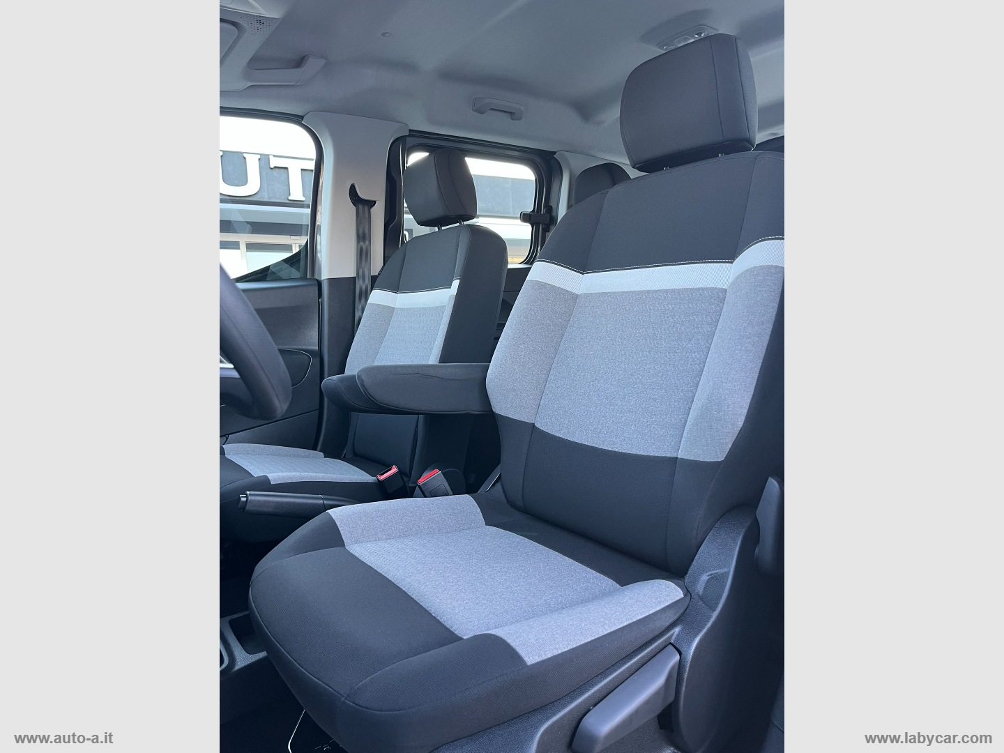 Berlingo BlueHDi 100 S&S SHINE TRASPORTO DISABILI - immagine 26