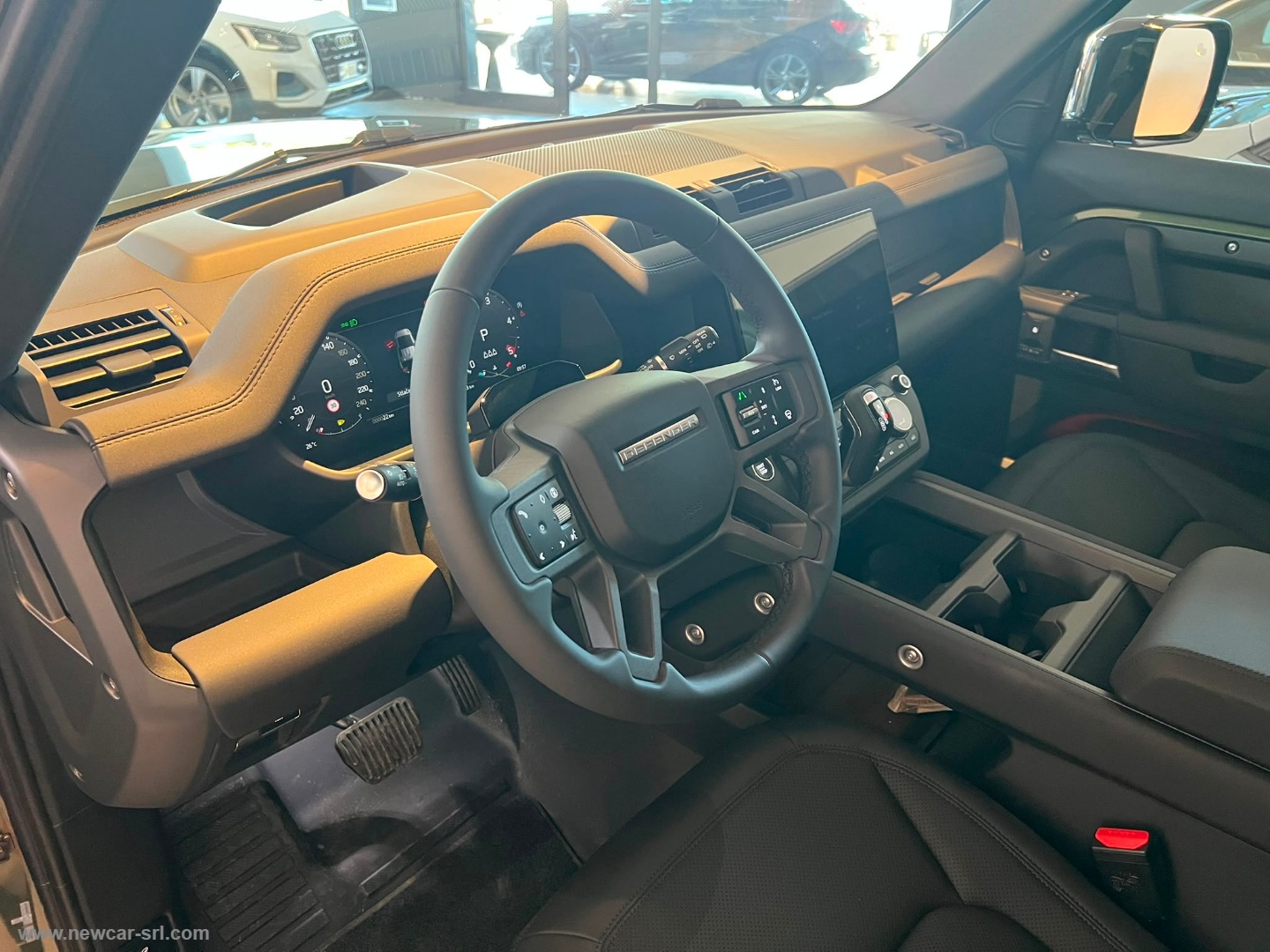 Defender 110 3.0D I6 250 AWD X-Dyn.SE N1 - immagine 26