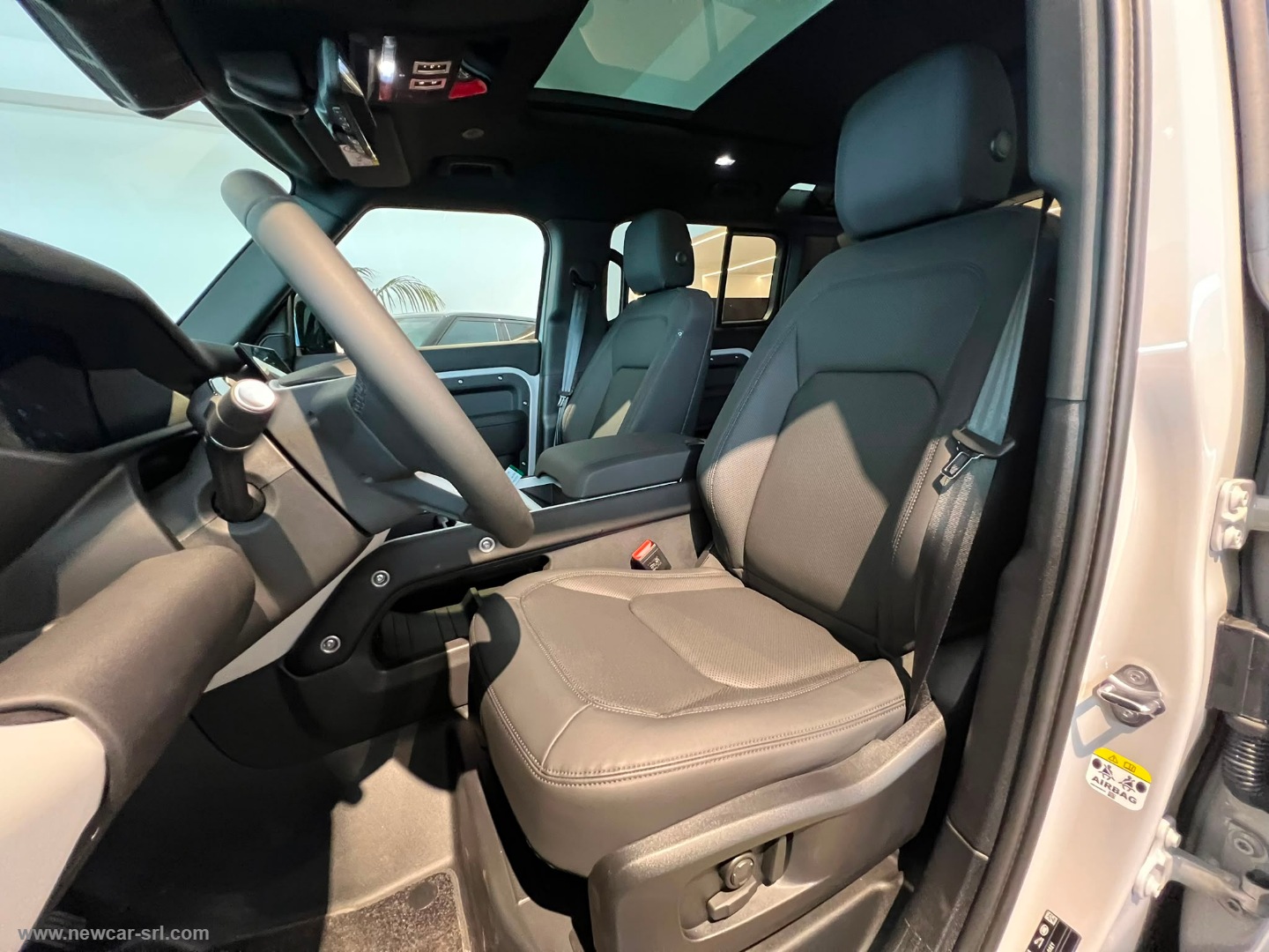 Defender 110 3.0D I6 250 AWD X-Dyn.SE N1 - immagine 26