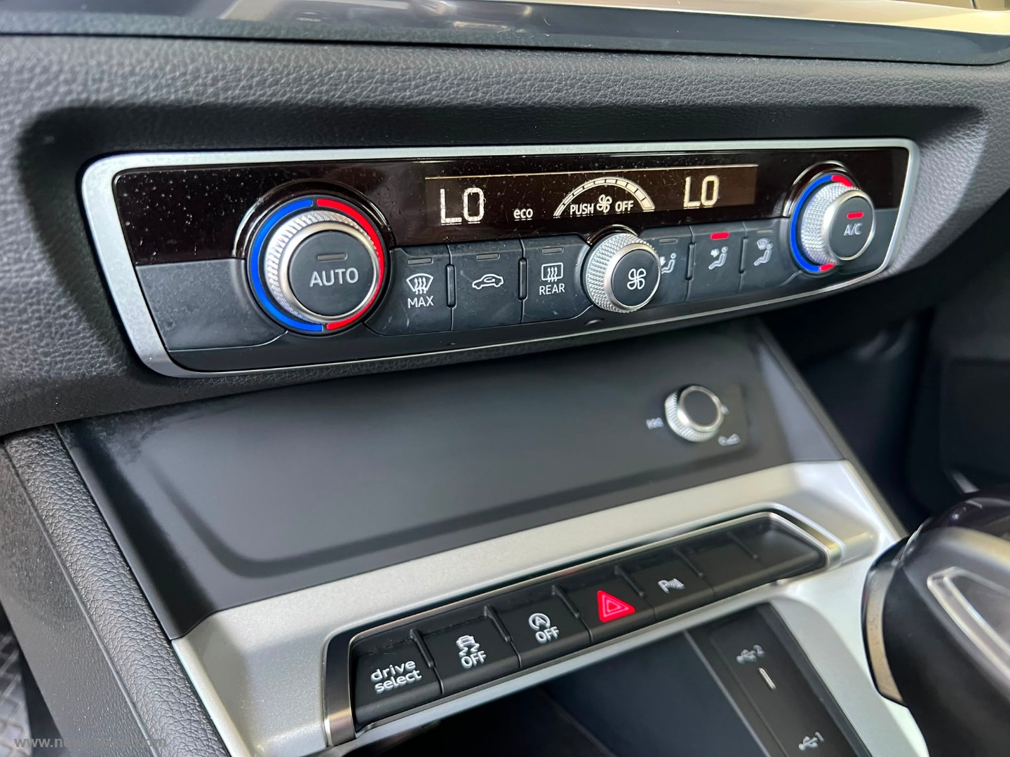 Q3 SPB 35 TDI S tronic Identity Black - immagine 26