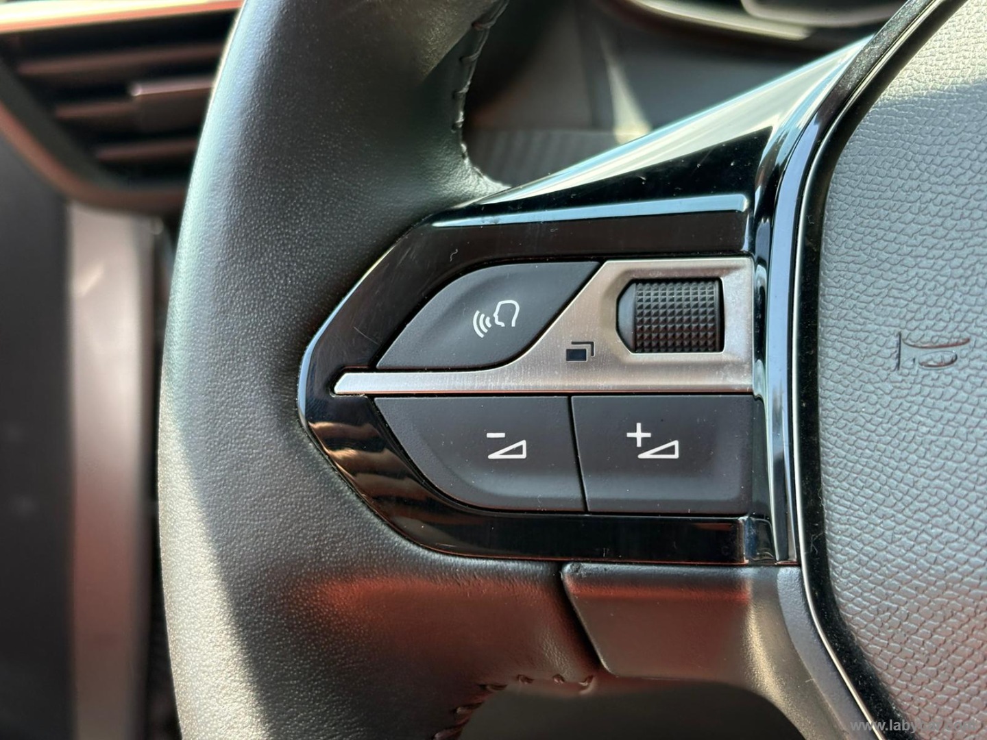 Peugeot 208 BlueHDi 100 S&S 5p. STYLE - Immagine 26