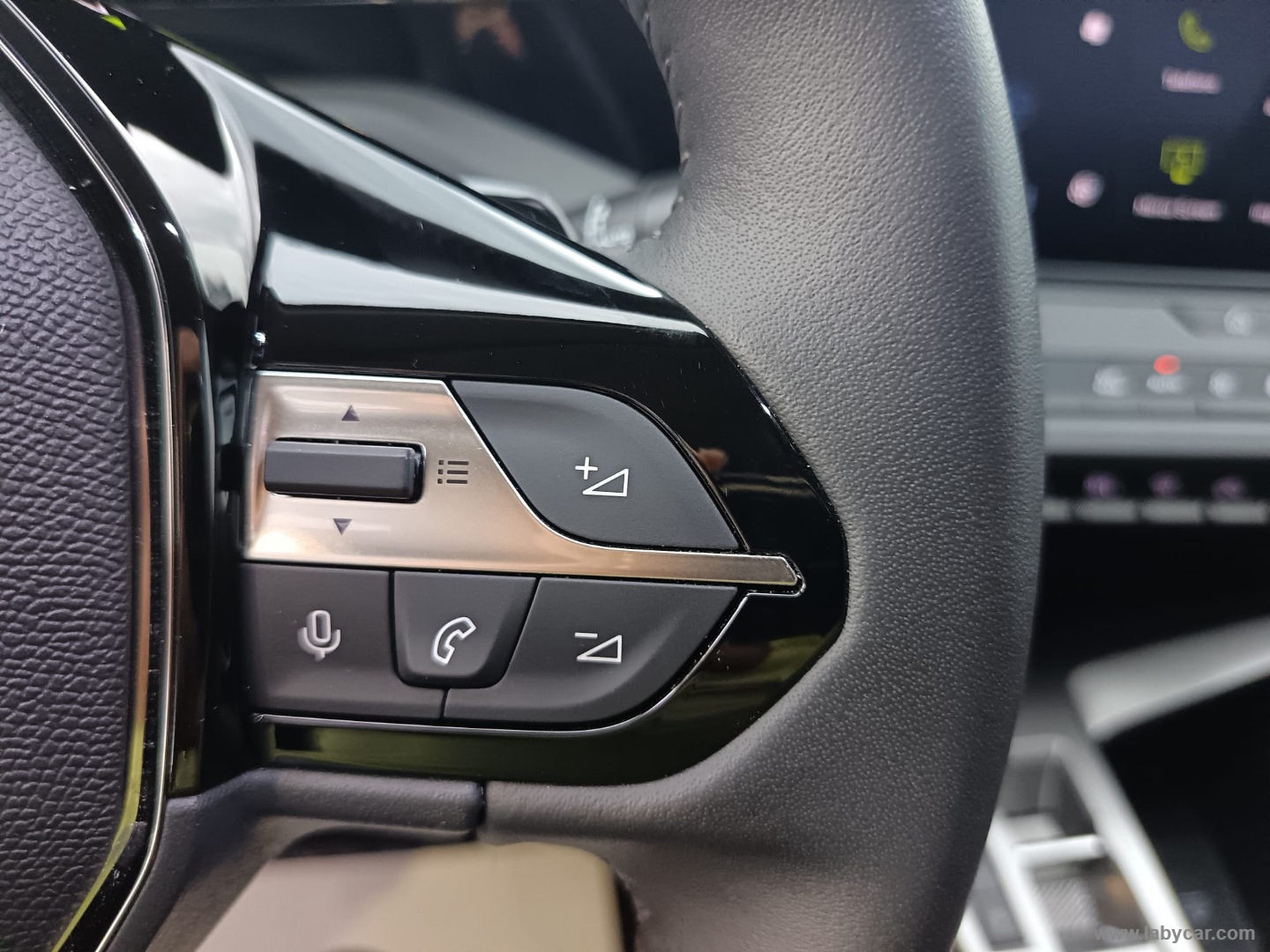 Peugeot 408 Plug-in Hybrid 225 e-EAT8 Allure - Immagine 26