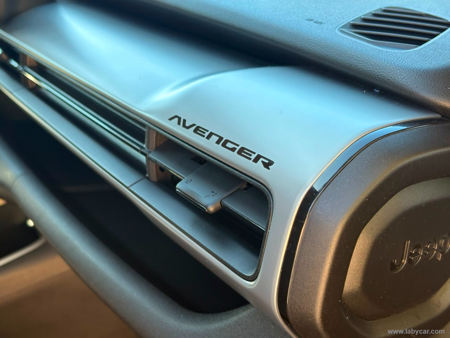 Jeep Avenger 1.2 Turbo Altitude - Immagine 26