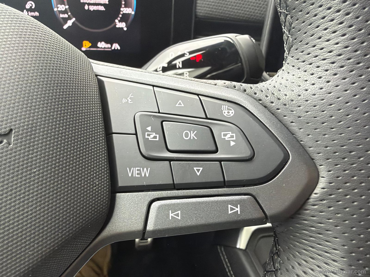 Volkswagen T-Roc 1.5 eTSI ACT 150 CV DSG R-Line - Immagine 26