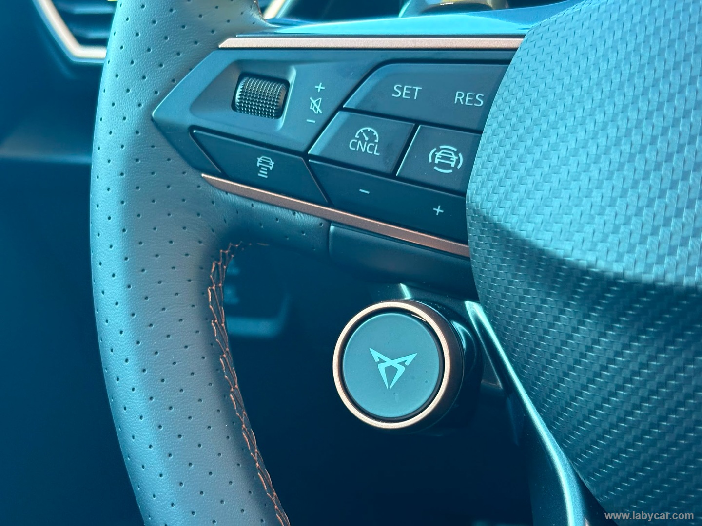 CUPRA Formentor 1.5 e-Hybrid DSG - Immagine 26