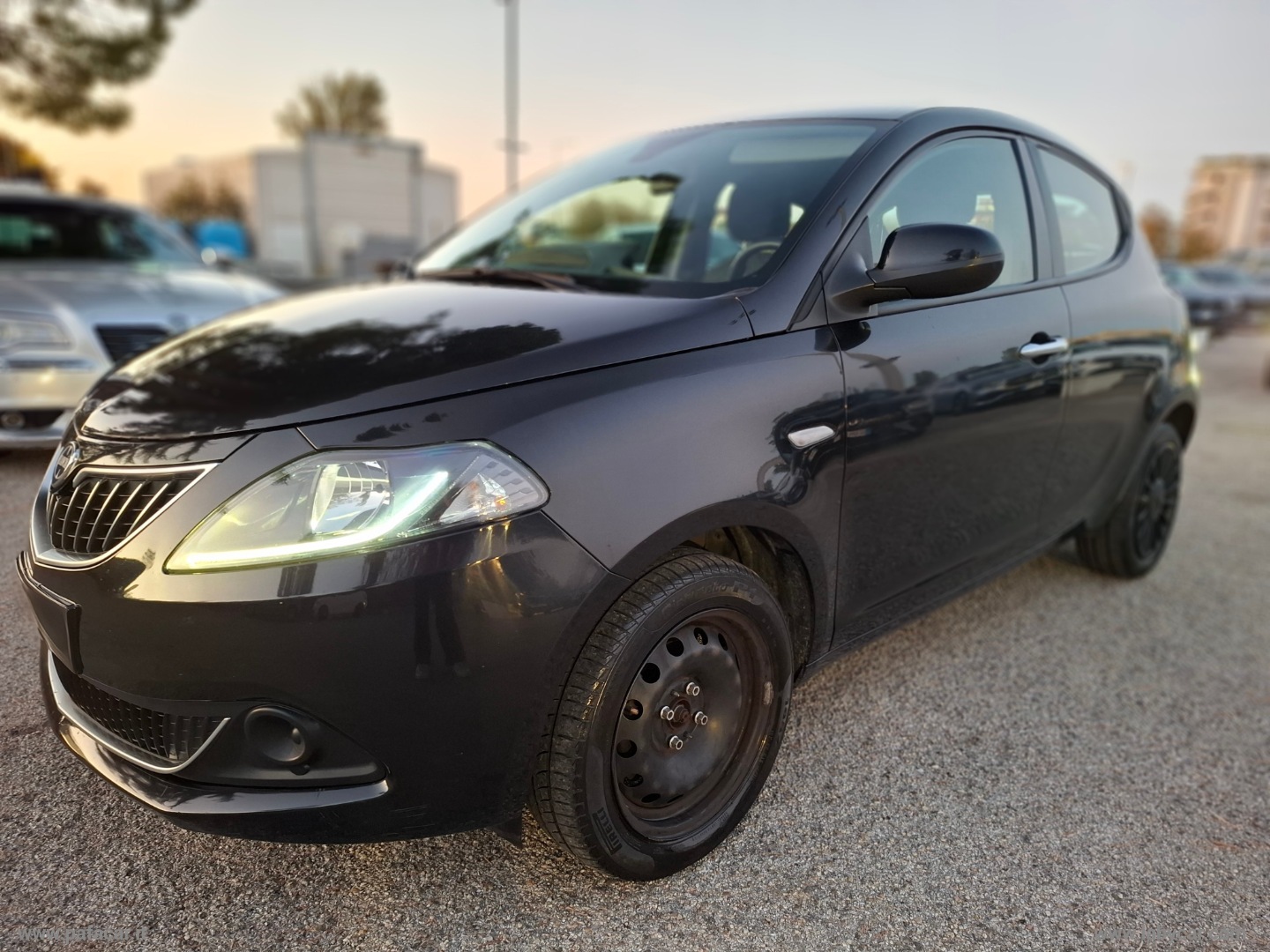 Ypsilon 1.0 FireFly 5p.S&S Hybrid Silver - immagine 26