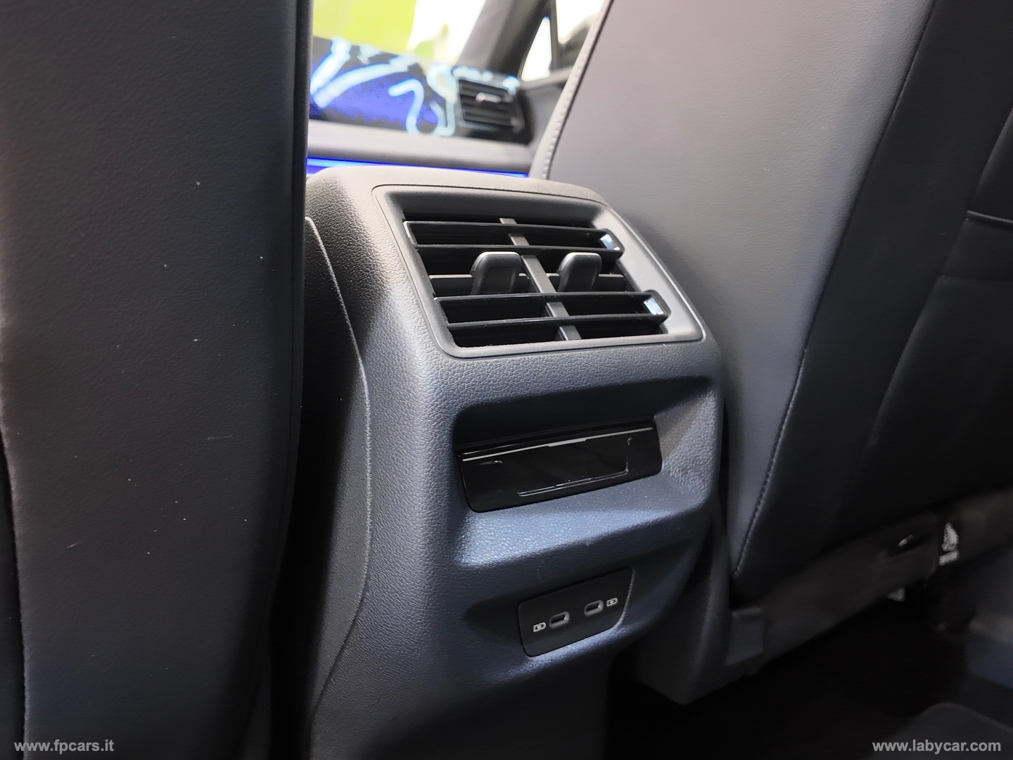 Tiguan 2.0 TDI 150 CV DSG R-Line Plus TETTO APRI. - immagine 26
