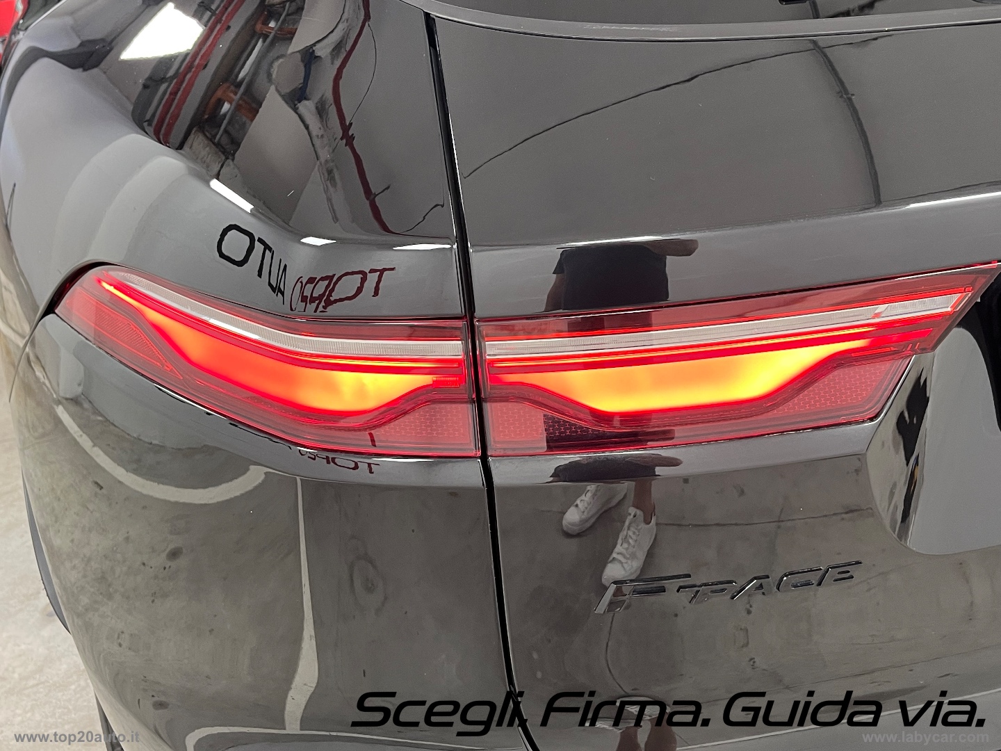 F-Pace 2.0 250 CV AWD aut. R-Dyn. Black EDITION - immagine 26