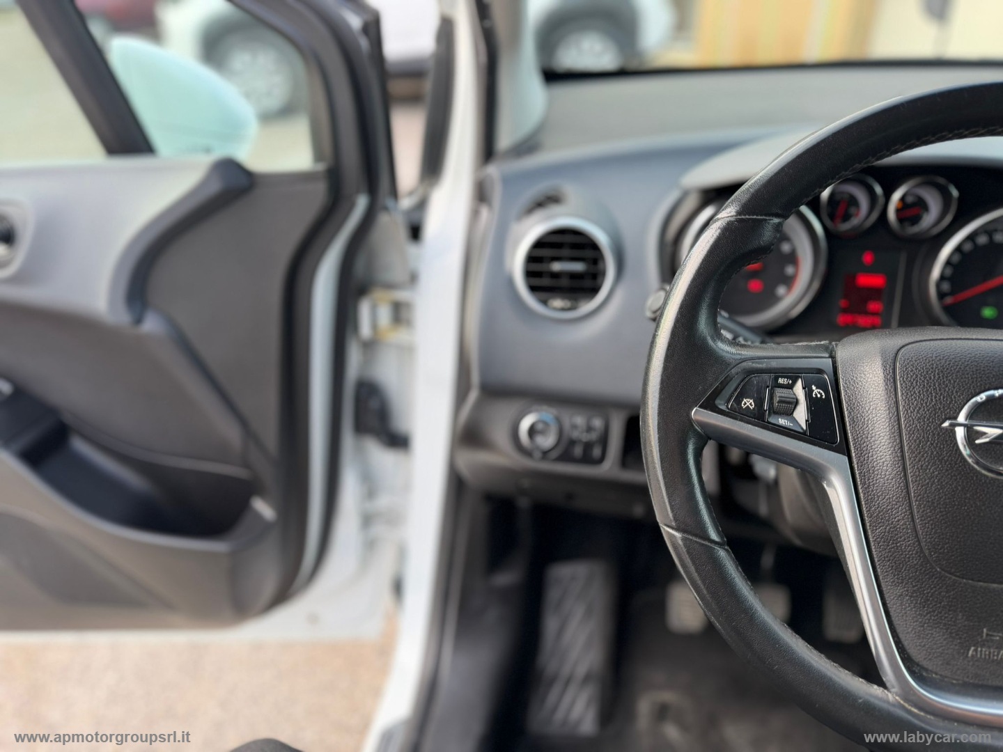 Meriva 1.4 T 120 CV Cosmo - immagine 26