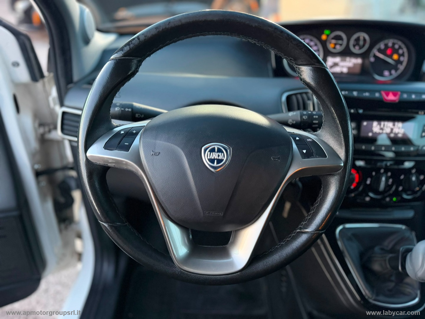 Ypsilon 0.9 T.Air 85CV 5p. Met.Ec. Gold - immagine 26