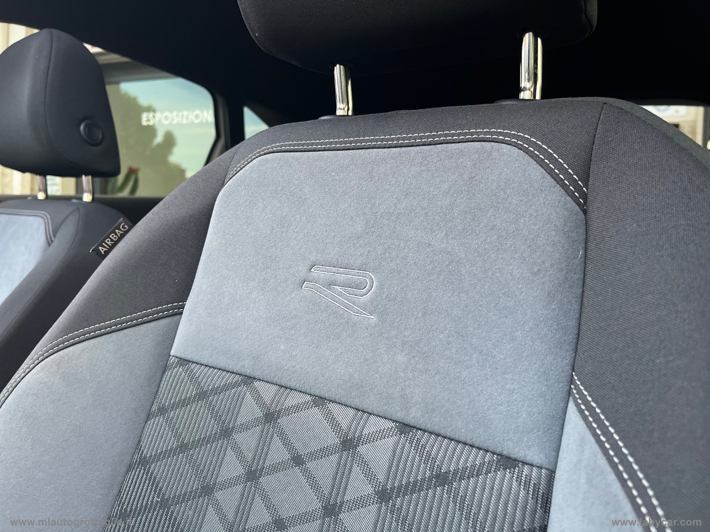 Taigo 1.0 TSI 110 CV DSG R-Line -TETTO - immagine 26