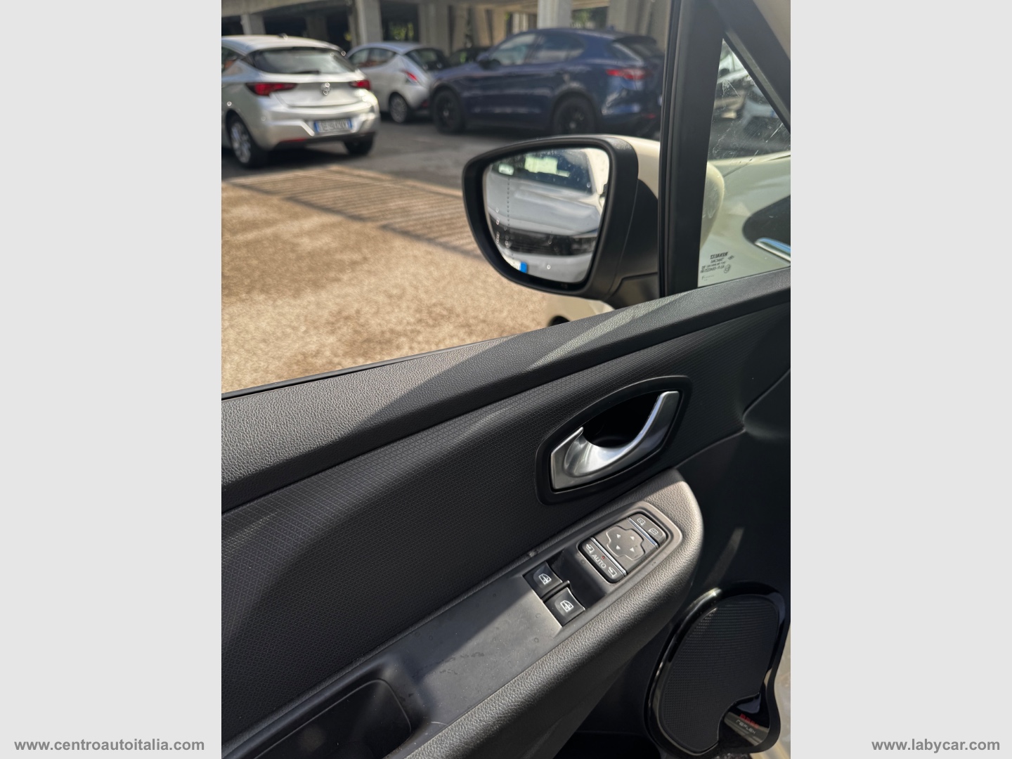 Clio 1.2 75 CV 5p. Duel2 - immagine 26