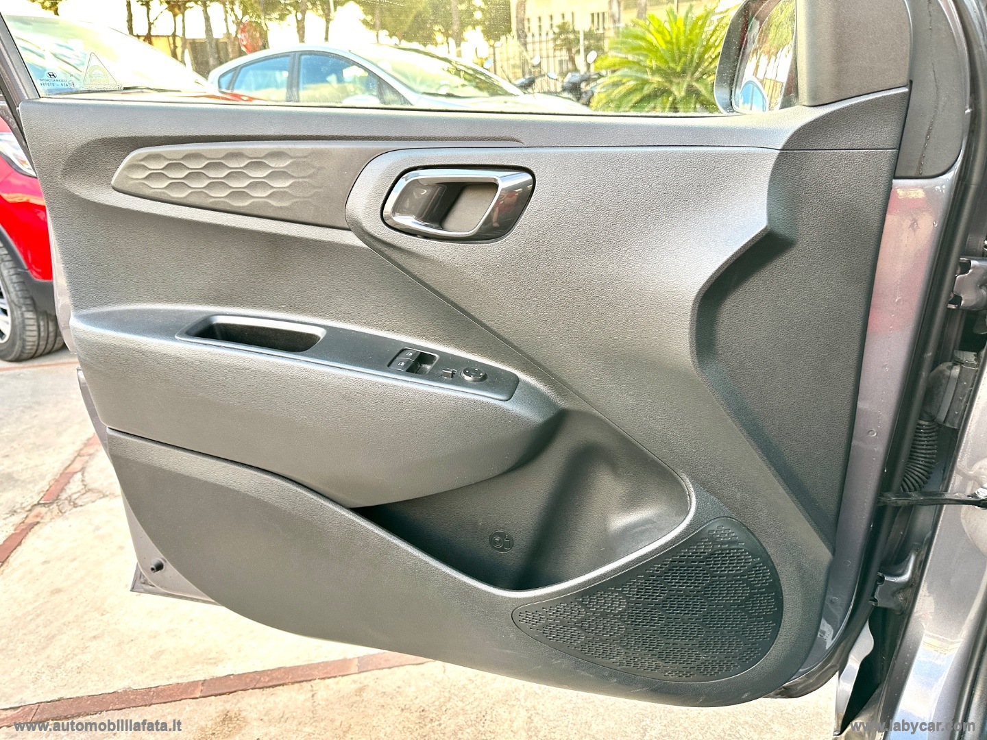 i10 1.0 MPI Tech 26.000 KM - immagine 26