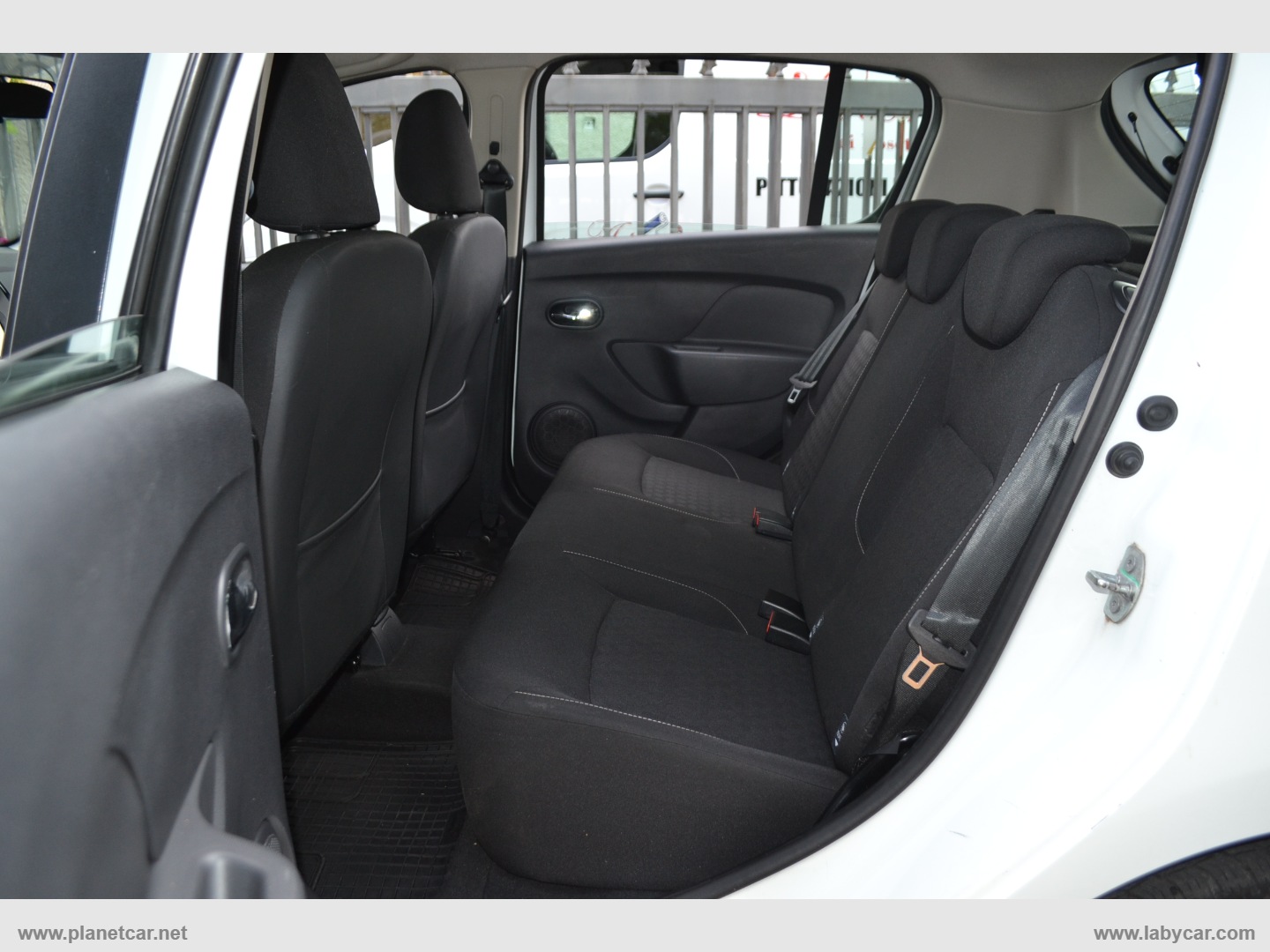 Sandero 1.2 GPL 75 CV Extra - immagine 27