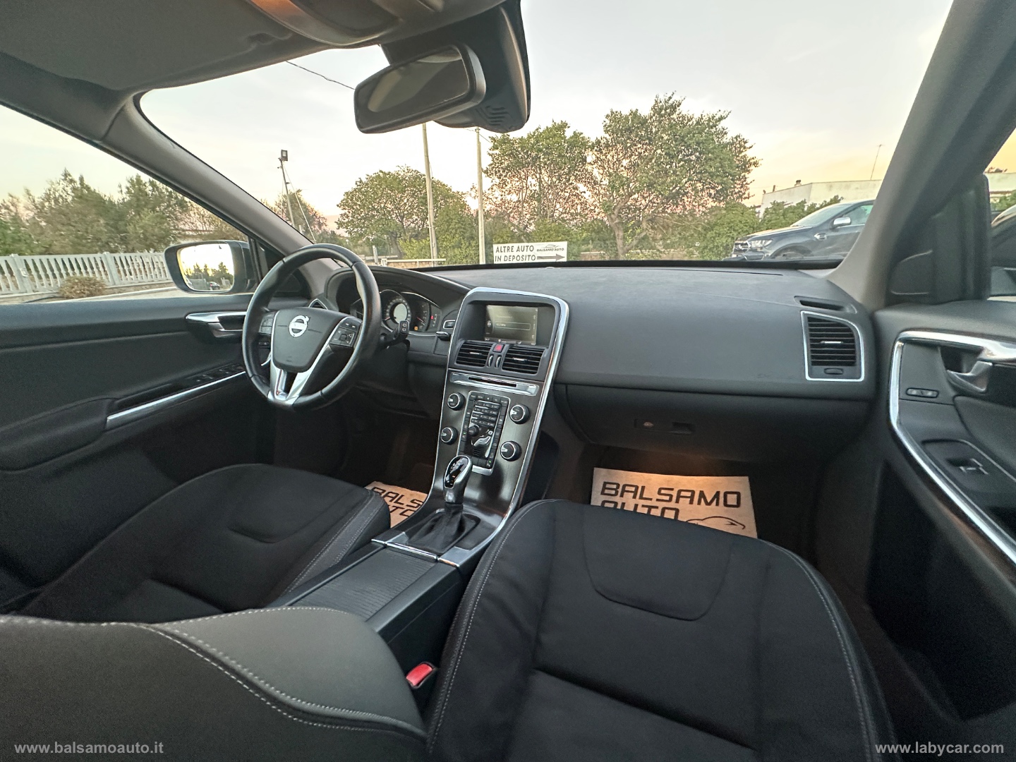 XC60 AWD 2.4D Momentum - immagine 27