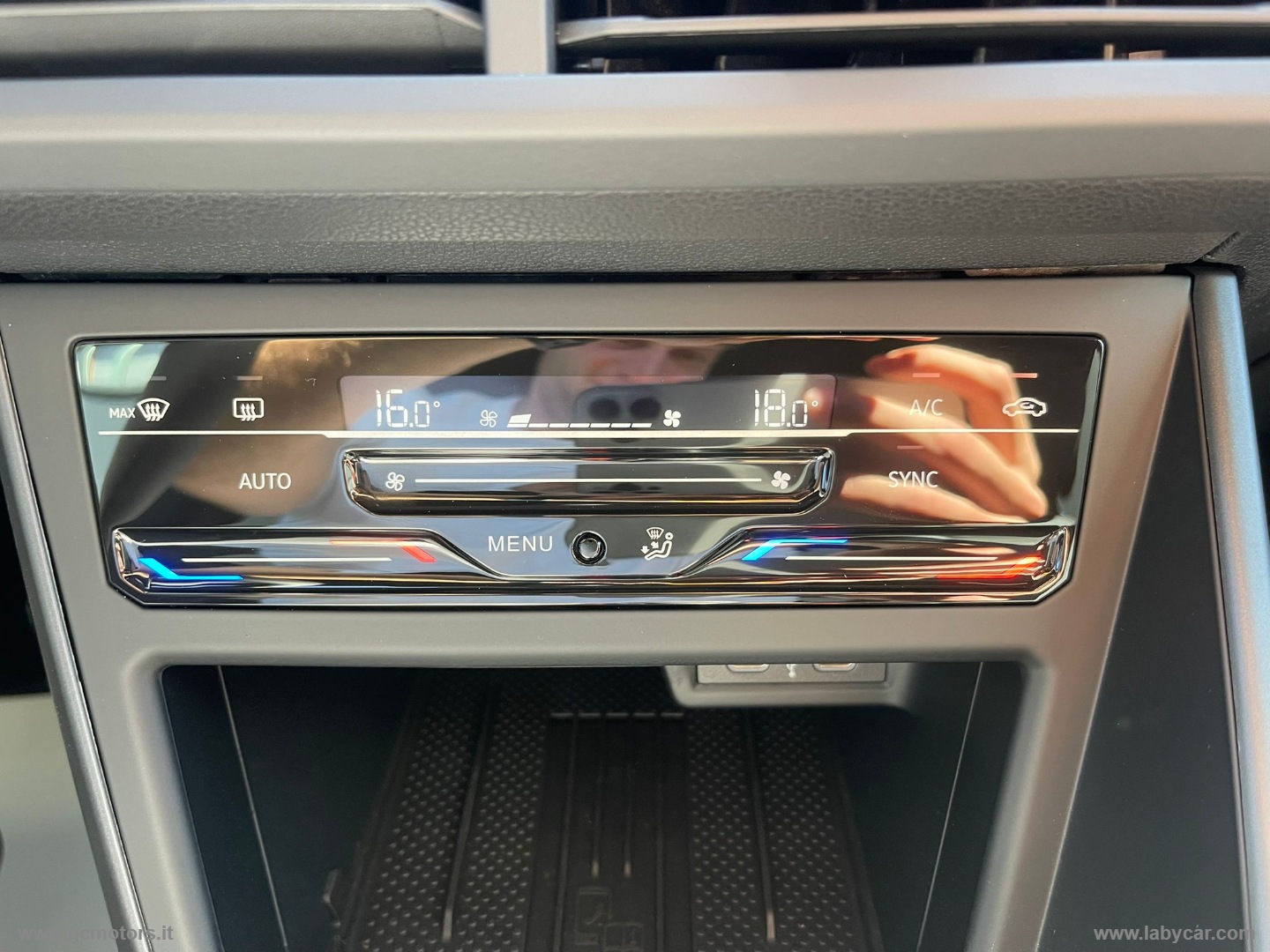 Volkswagen Taigo Taigo 1.0 TSI 115 CV R-Line - Immagine 27