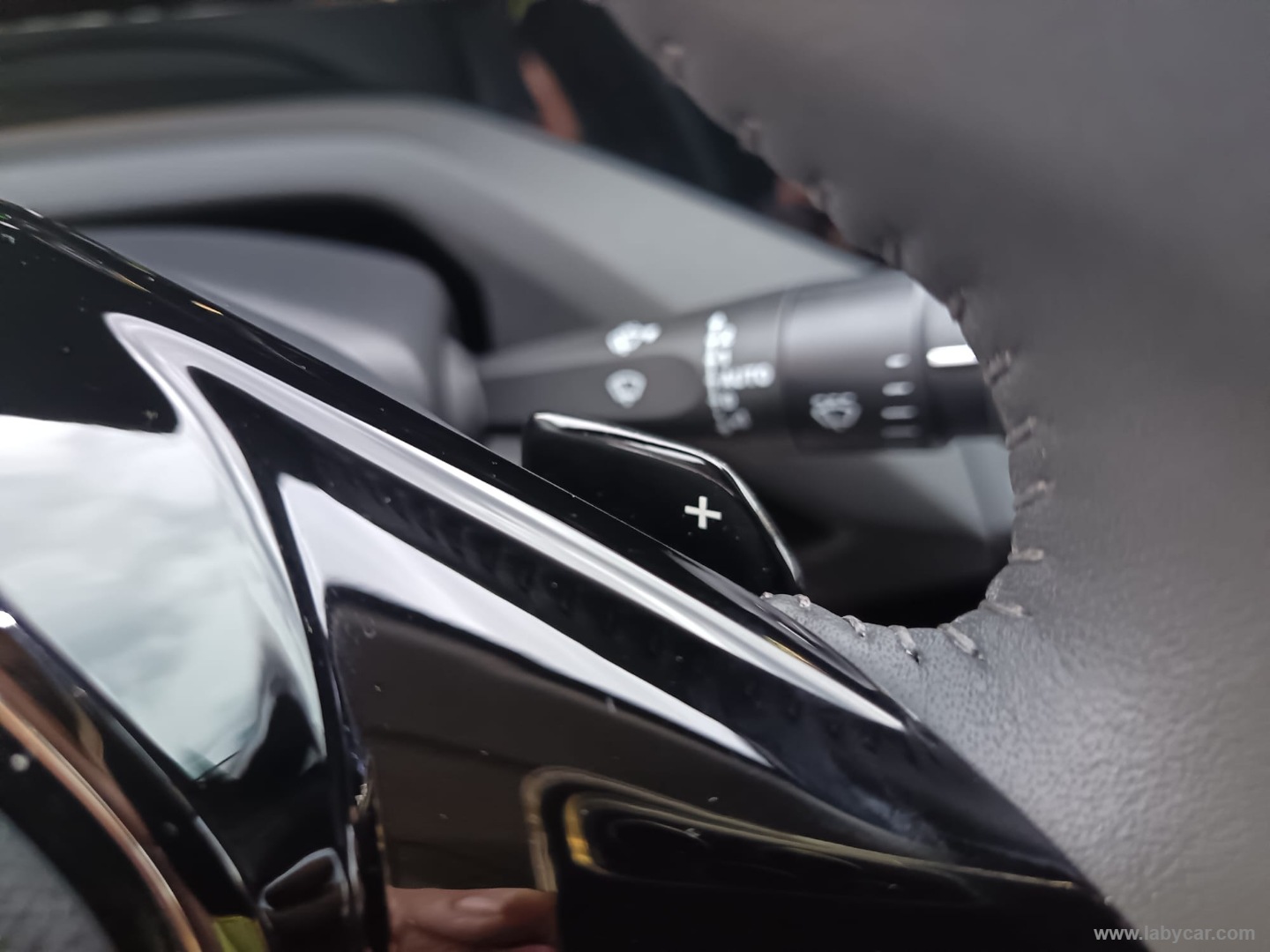 Peugeot 408 Plug-in Hybrid 225 e-EAT8 Allure - Immagine 27