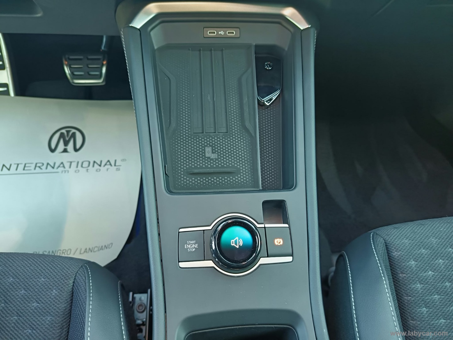 Volkswagen T-Roc 1.5 eTSI ACT 150 CV DSG R-Line - Immagine 27