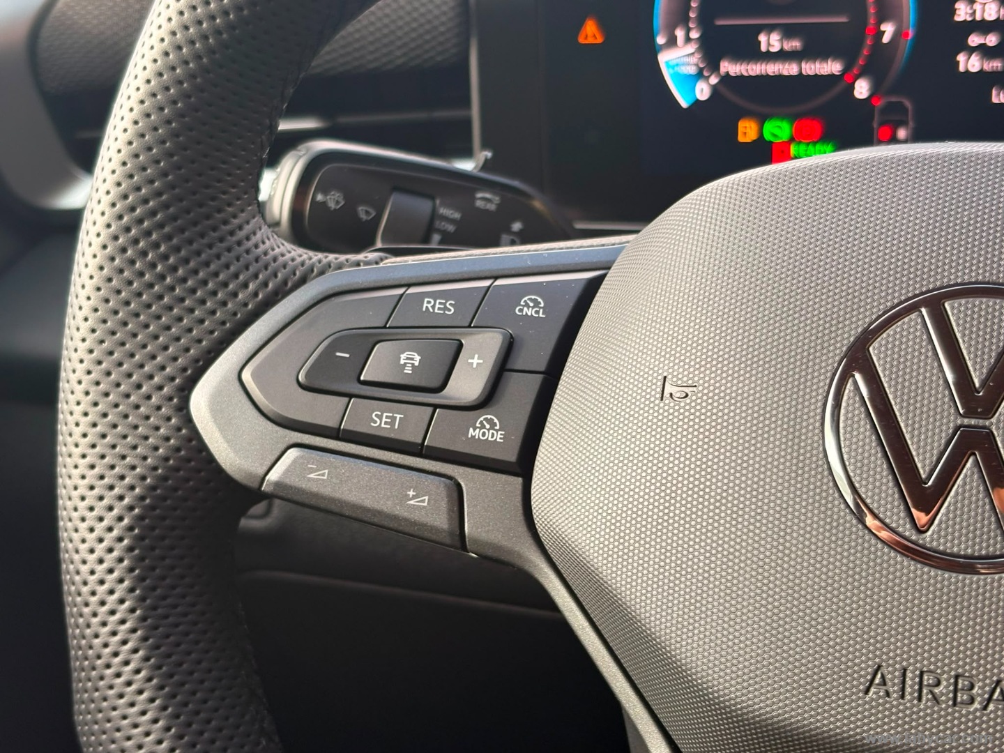 Volkswagen T-Roc 1.5 eTSI ACT 150 CV DSG R-Line - Immagine 27