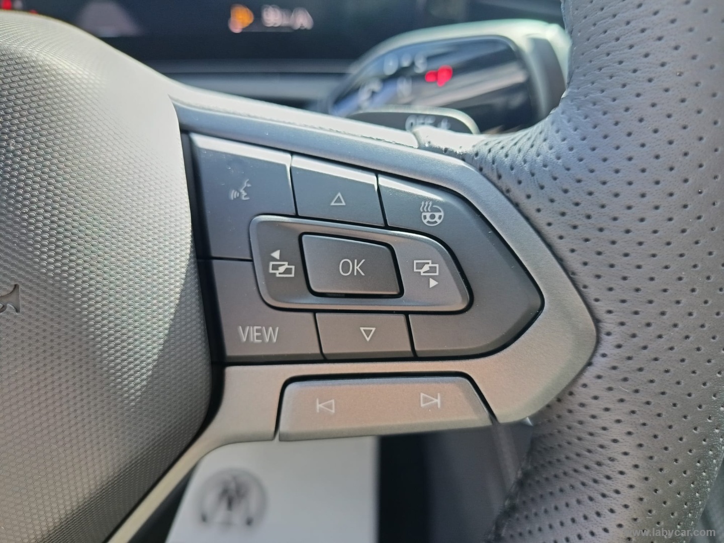 Volkswagen T-Roc 1.5 eTSI ACT 150 CV DSG R-Line - Immagine 27
