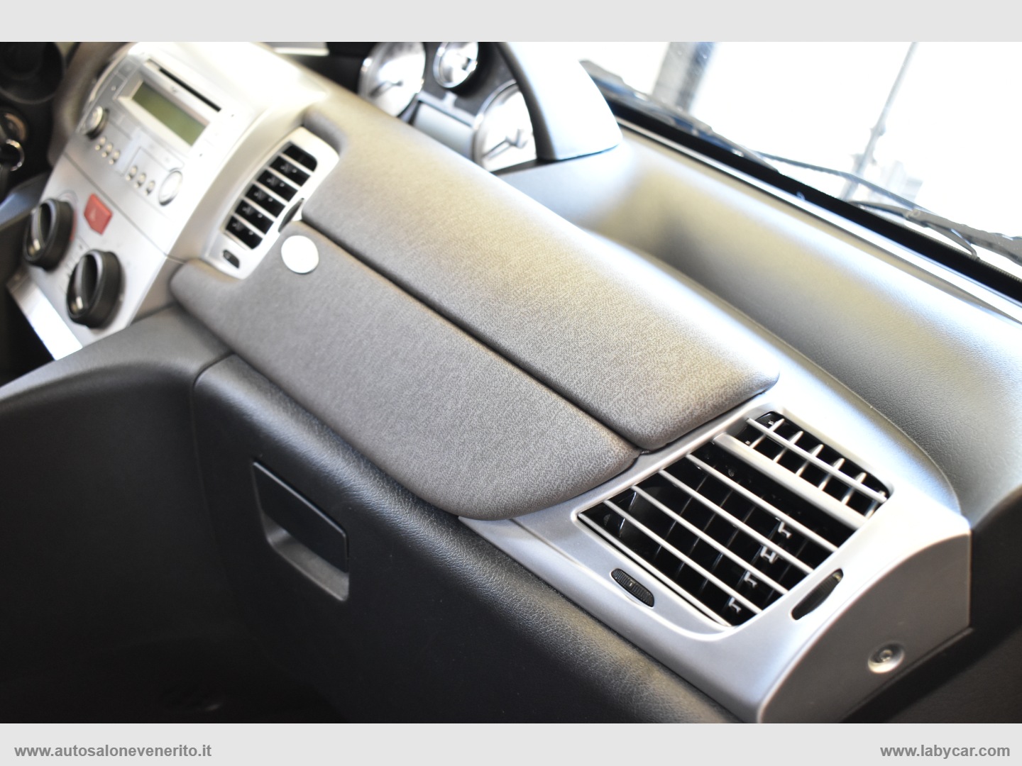 Ypsilon 1.2 Versus - immagine 27