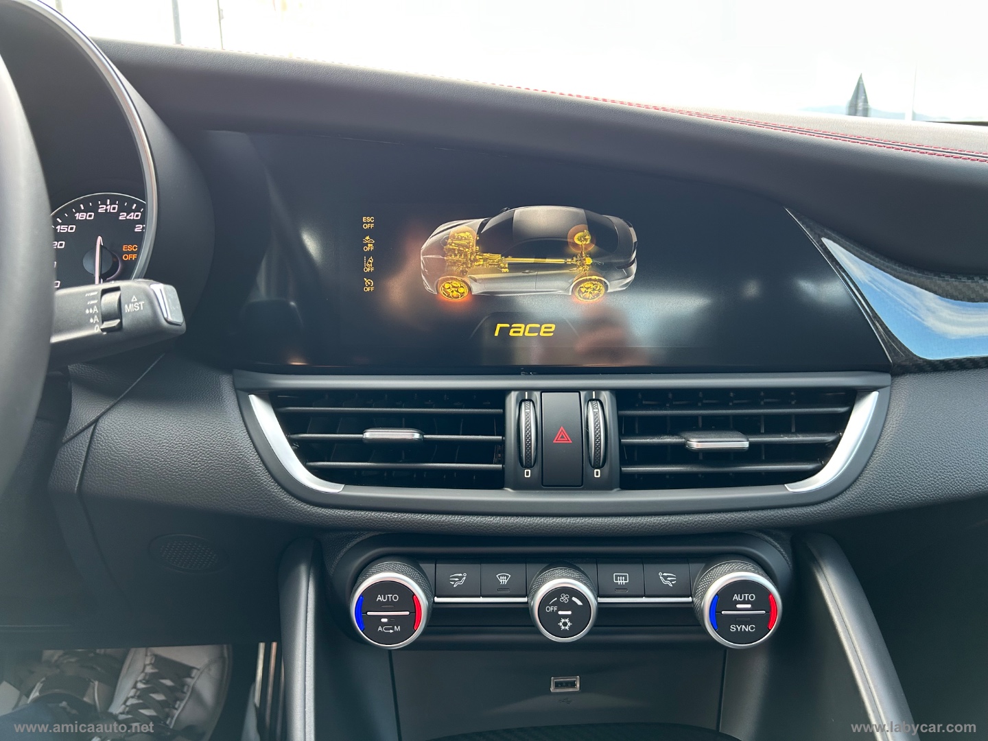 Giulia 2.9 T V6 Quadrifoglio CAMBIO MANUALE - UNICO PROPRIETARIO - immagine 27