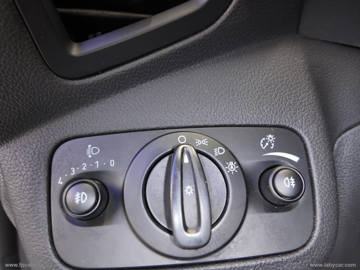 C-Max 1.5 TDCi 120 CV S&S Titanium X - immagine 27