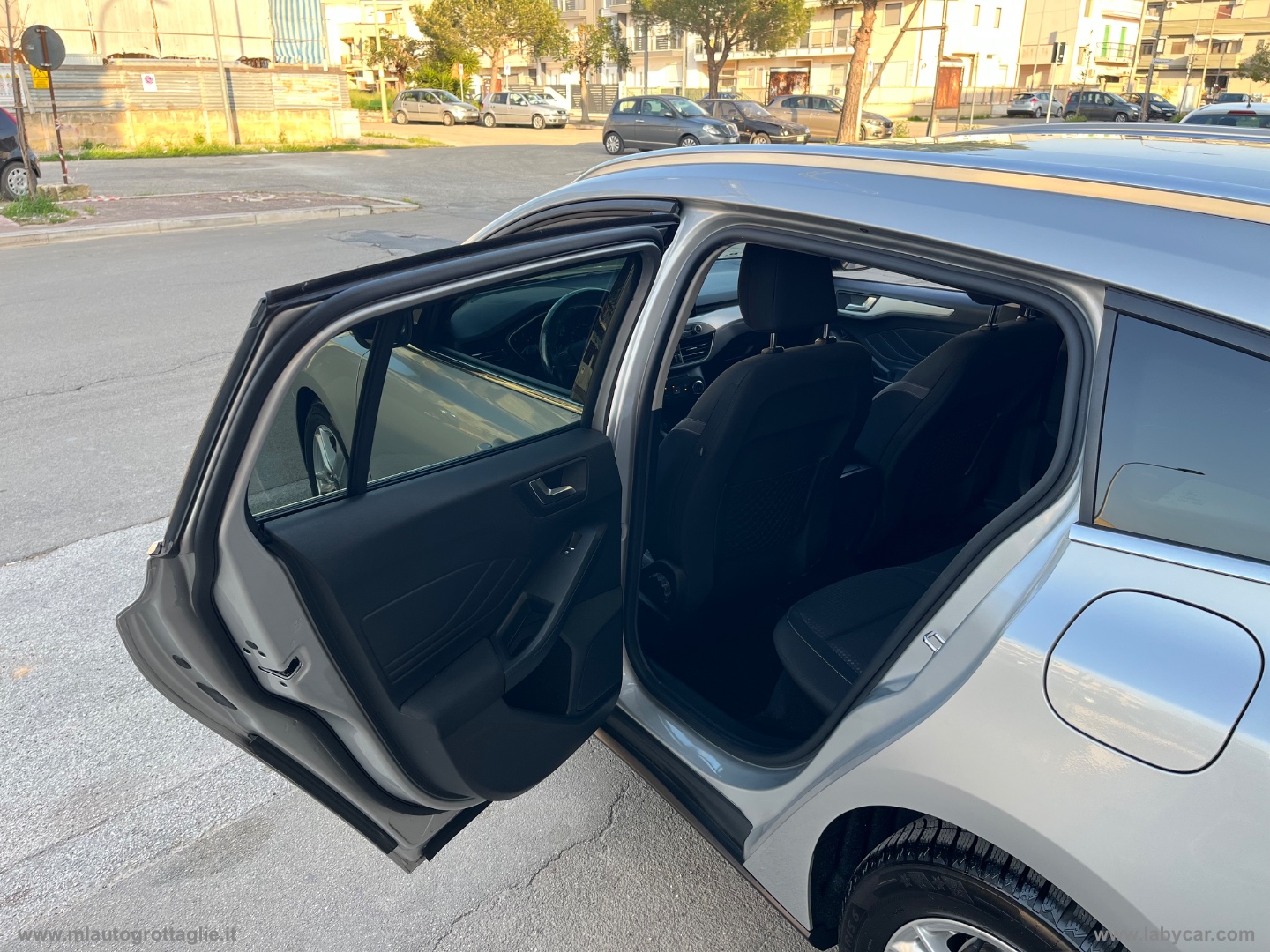 Focus 1.5 EcoBlue 120CV aut. SW Business - immagine 27