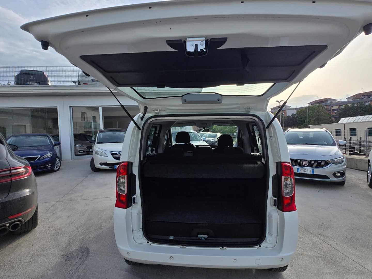 QUBO 1.4 8V 77 CV Lounge Natural Power UNIPROPRIETARIO - immagine 27