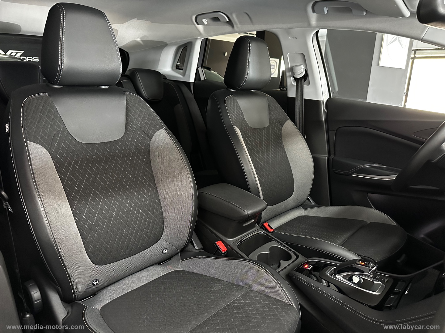 Grandland 1.5 D Ecotec aut. Ultimate - immagine 27