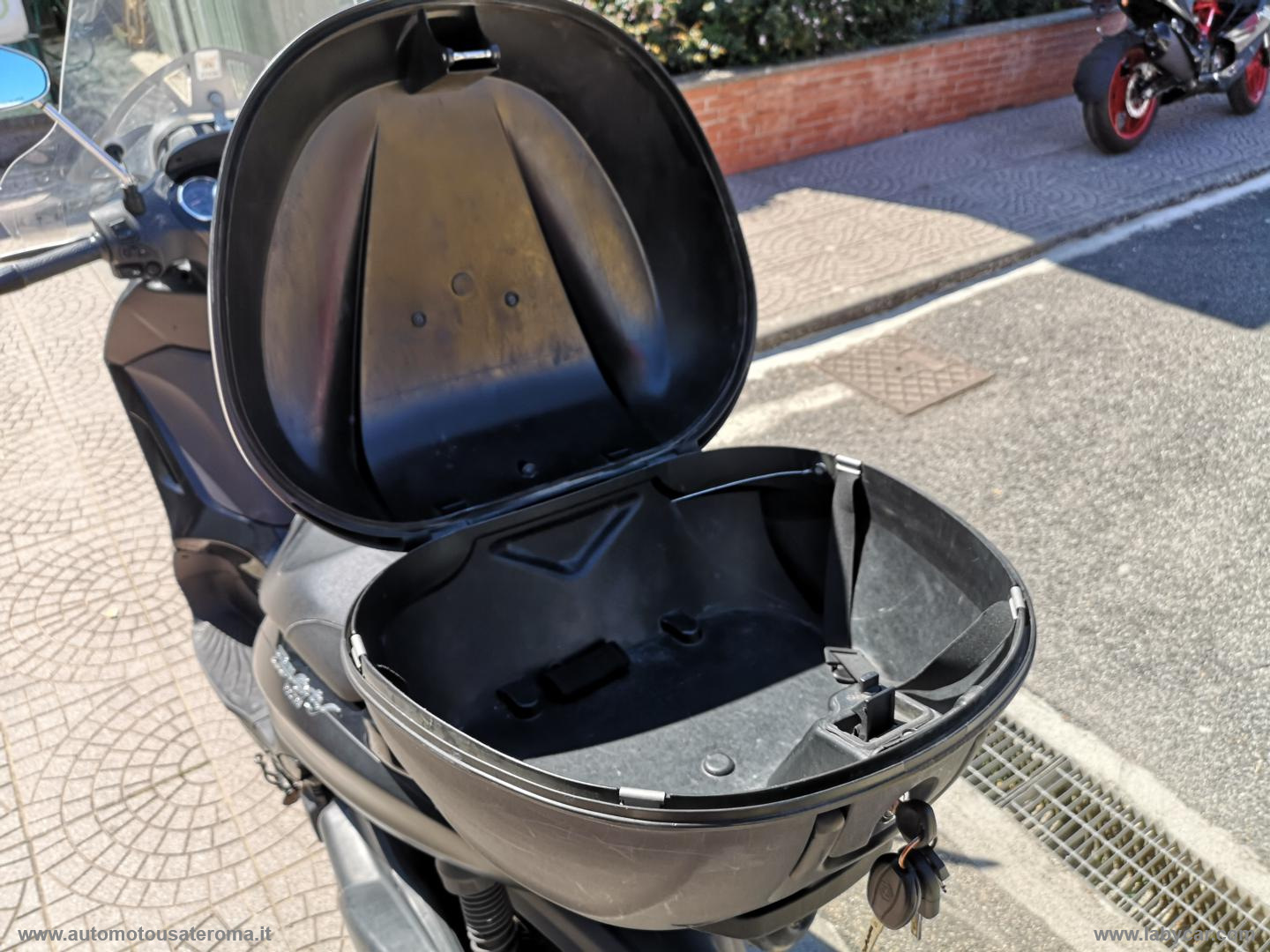 Beverly 300 I.E. POLICE ABS ASR RATE AUTO MOTO SCOOTER - immagine 27