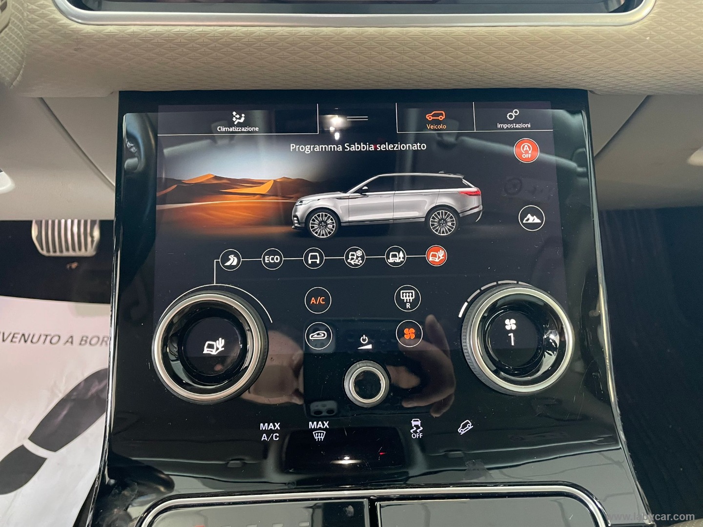RR Velar 2.0 TD4 180 CV R-Dynamic HSE - immagine 27
