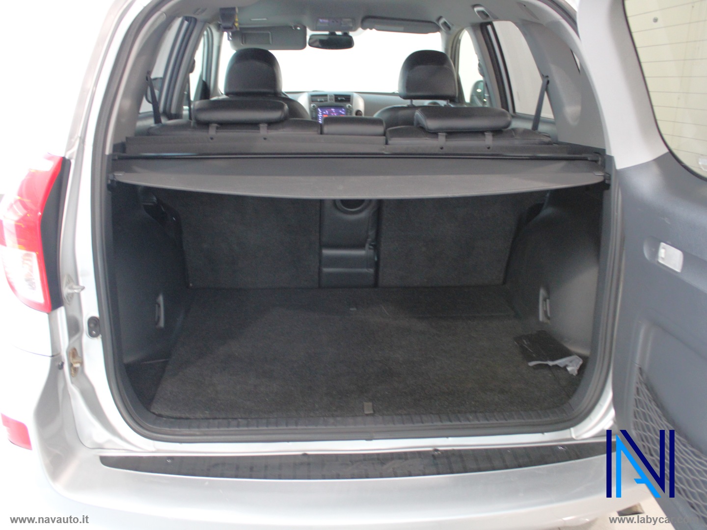 RAV4 2.2 D-4D 177 CV Luxury - immagine 27