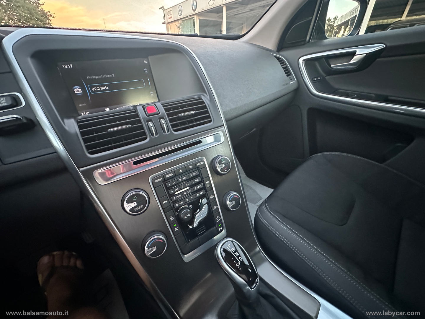 XC60 AWD 2.4D Momentum - immagine 28