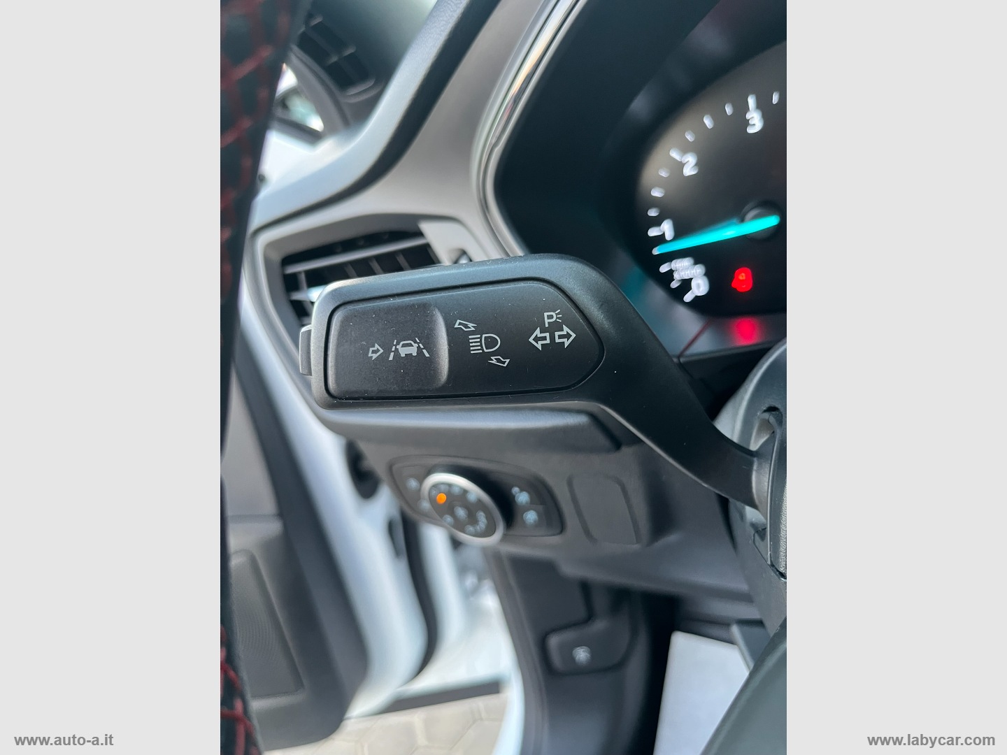 Focus 1.5 EcoBlue 120CV aut. SW ST-LINE - immagine 28