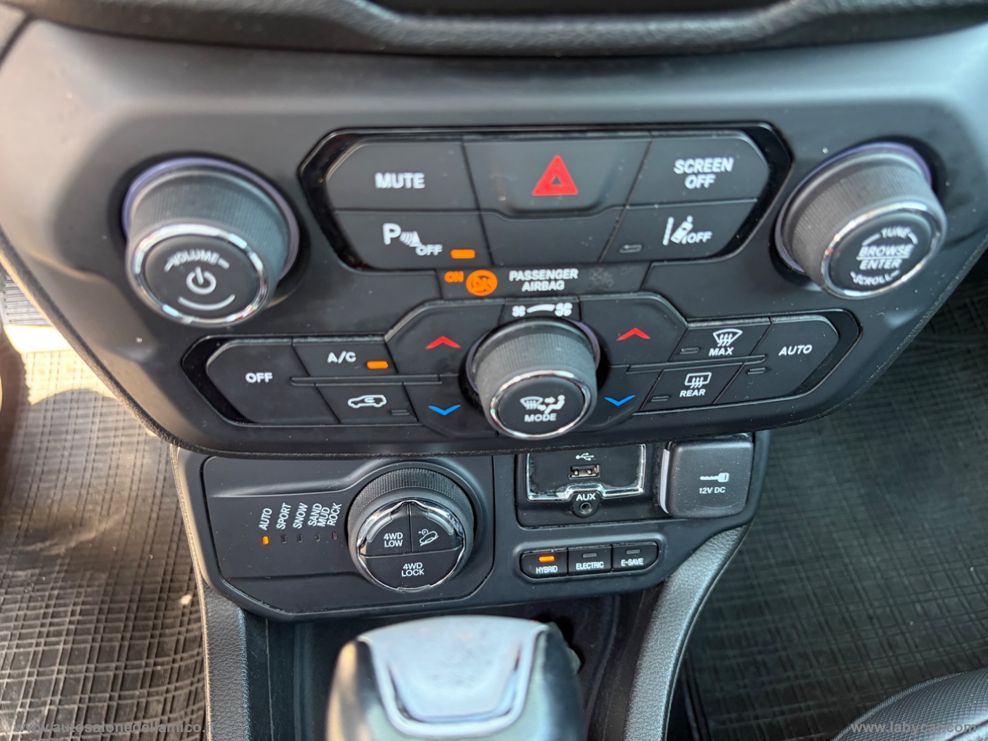 Renegade 1.3 T4 PHEV 4xe Trailhawk - immagine 28