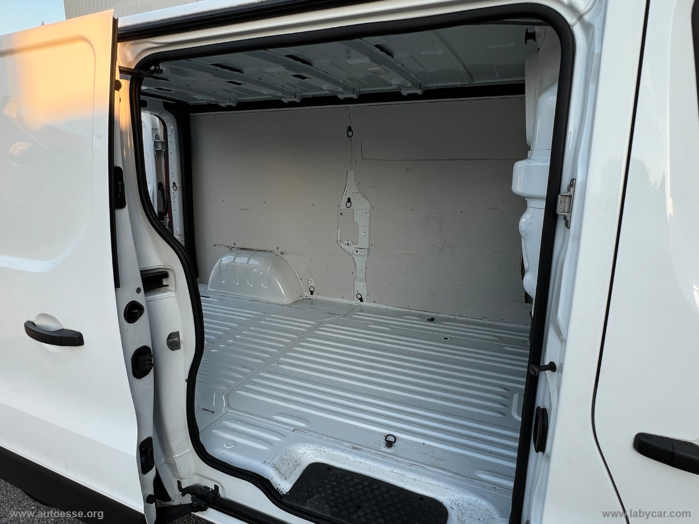 Vivaro 29 1.6 BiT. Ed. PASSO LUNGO - immagine 28
