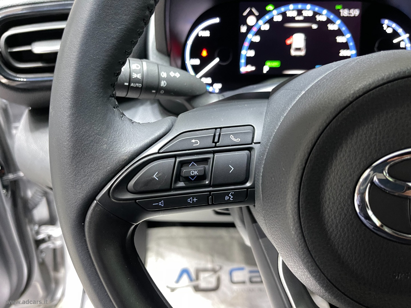 Yaris Cross 1.5 Hyb. 5p. E-CVT AWD Trend *4X4*NEOPATENTATI* - immagine 28
