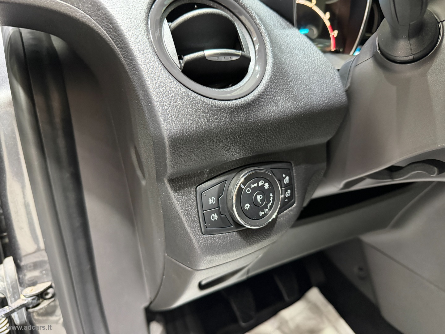 Tourneo Connect 1.0 EcoBoost Plus *5 POSTI*DOPPIA PORTA*VETRI SCURI* - immagine 28