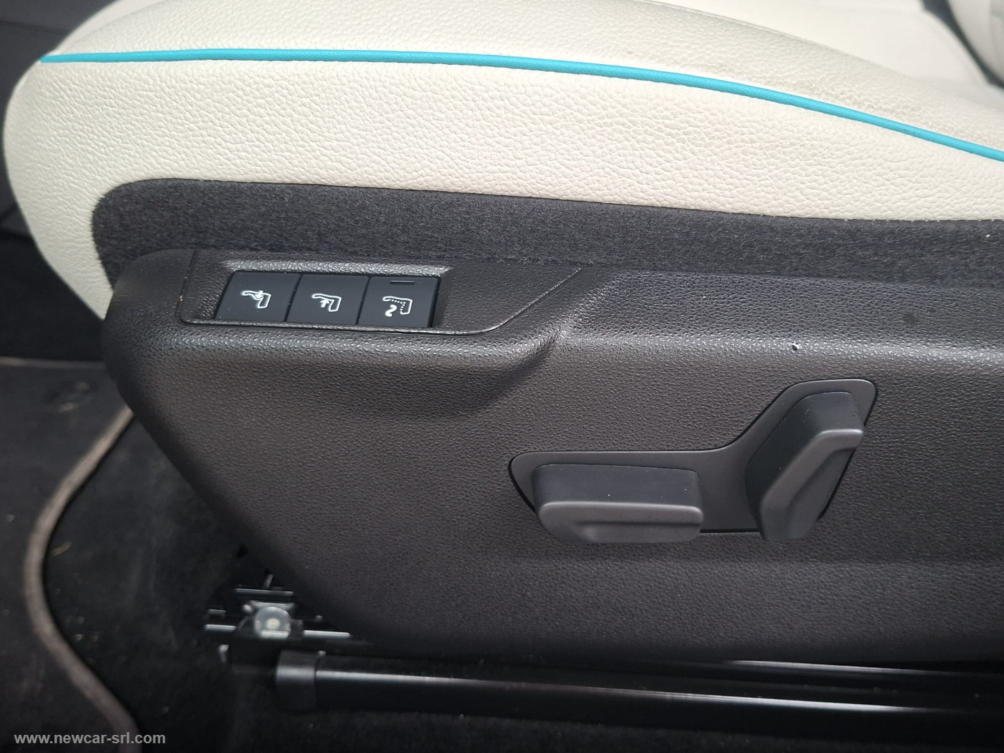 600 Hybrid 110 CV DCT MHEV Business - immagine 28