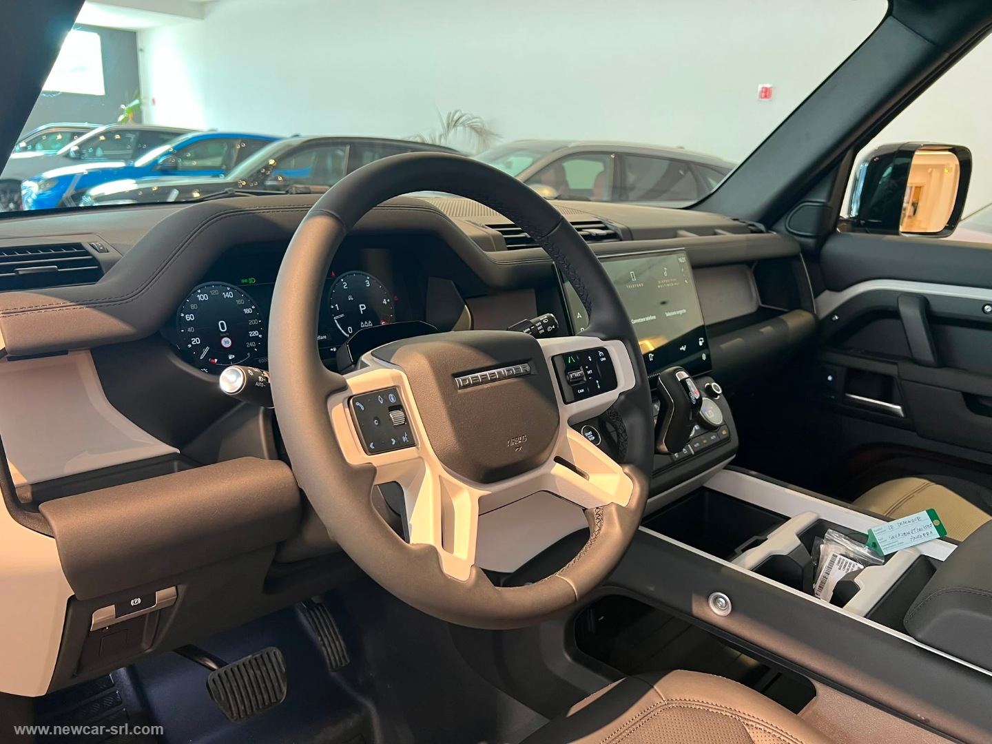Defender 110 3.0D I6 250 AWD X-Dyn.SE N1 - immagine 28