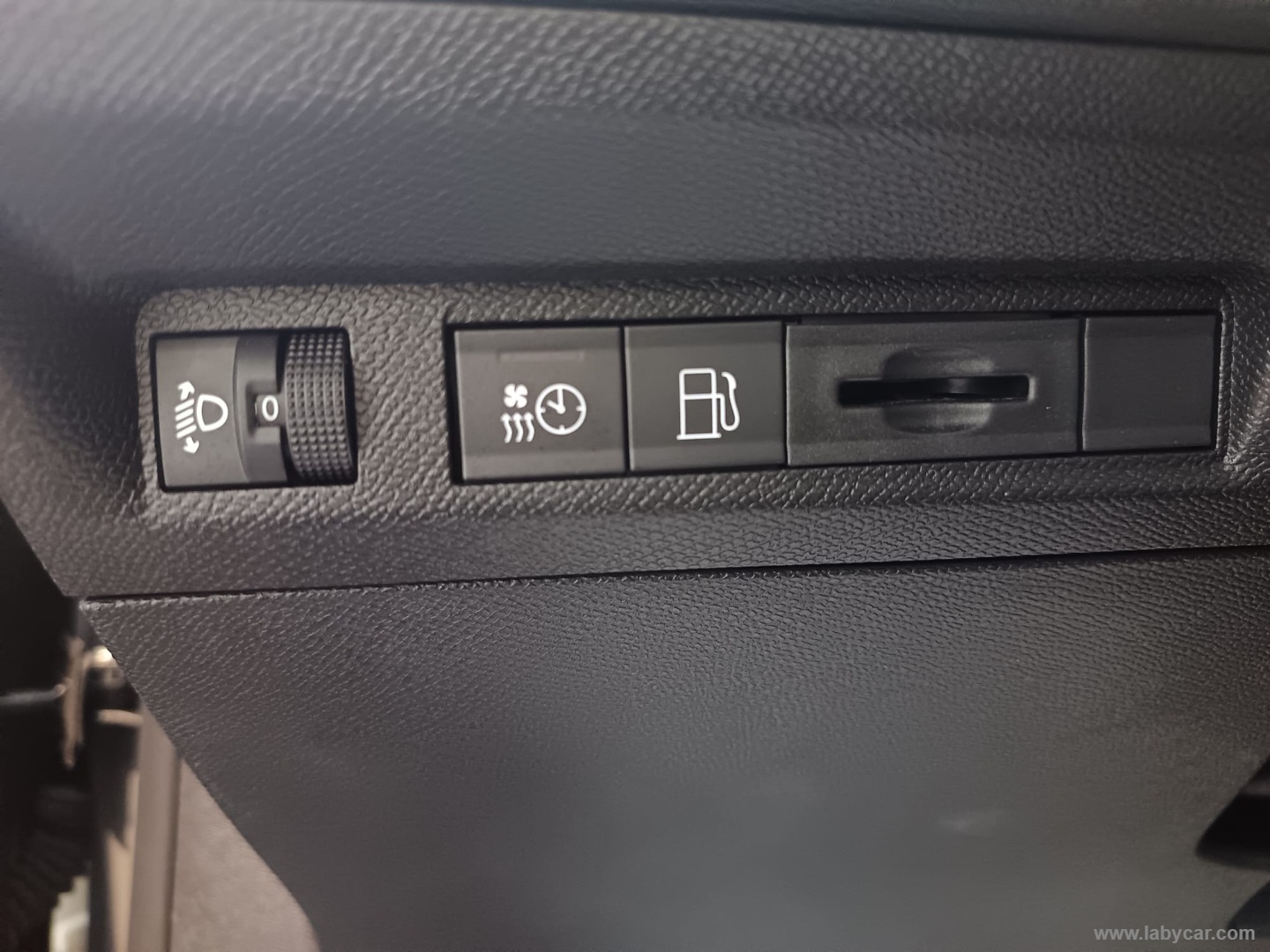 Peugeot 408 Plug-in Hybrid 225 e-EAT8 Allure - Immagine 28