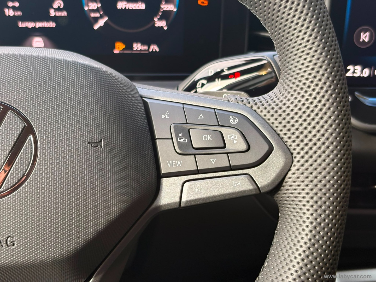 Volkswagen T-Roc 1.5 eTSI ACT 150 CV DSG R-Line - Immagine 28