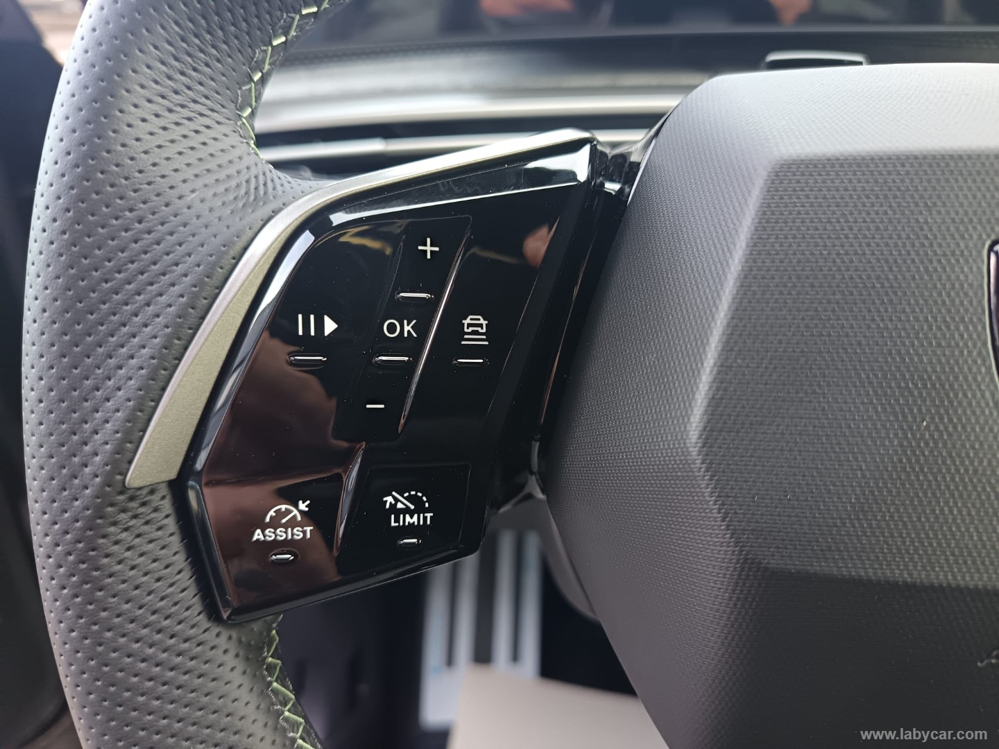 Peugeot 3008 Hybrid 145 e-DCS6 GT - Immagine 28