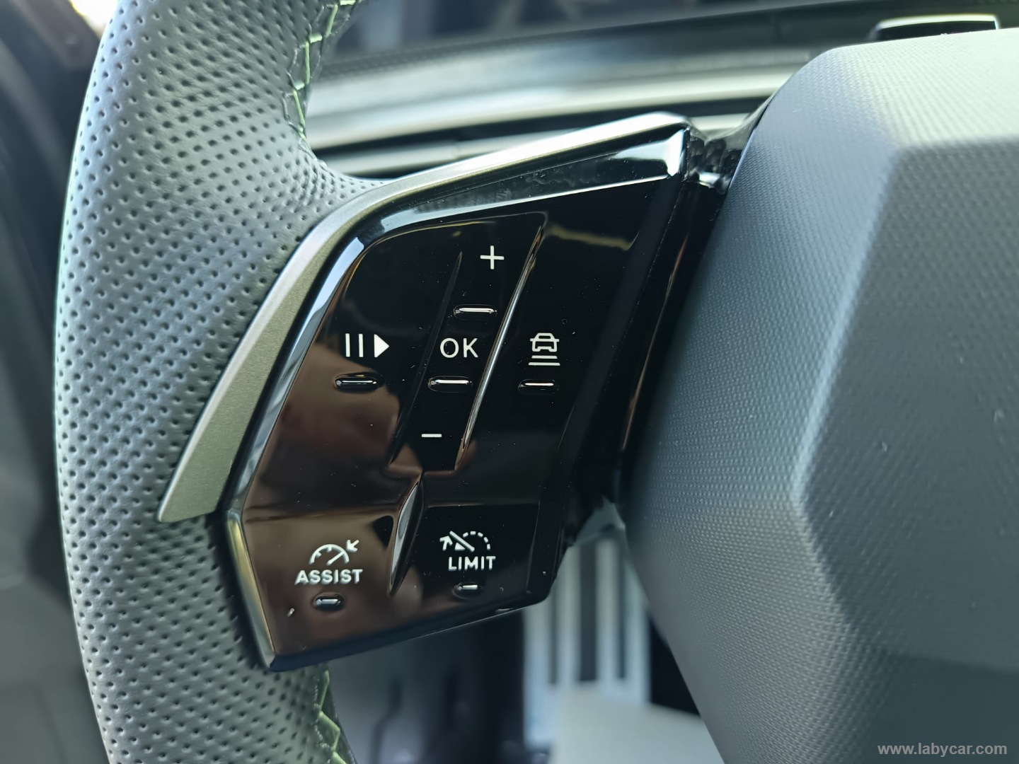Peugeot 3008 Hybrid 145 e-DCS6 GT - Immagine 28