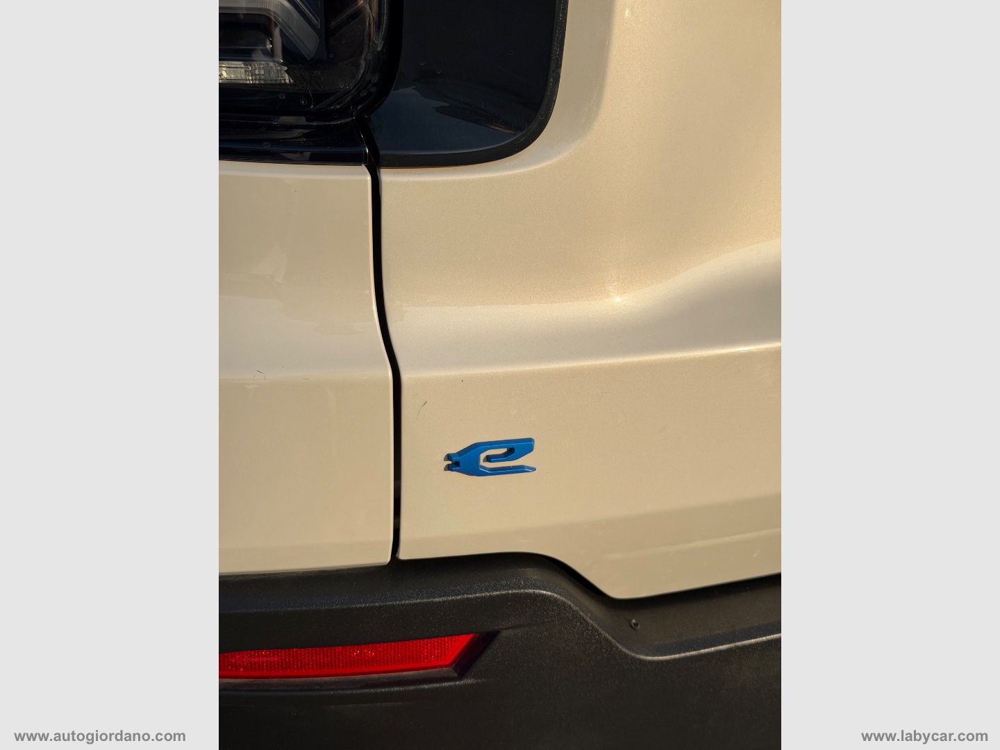 Avenger BEV Summit 420 156 CV - immagine 28