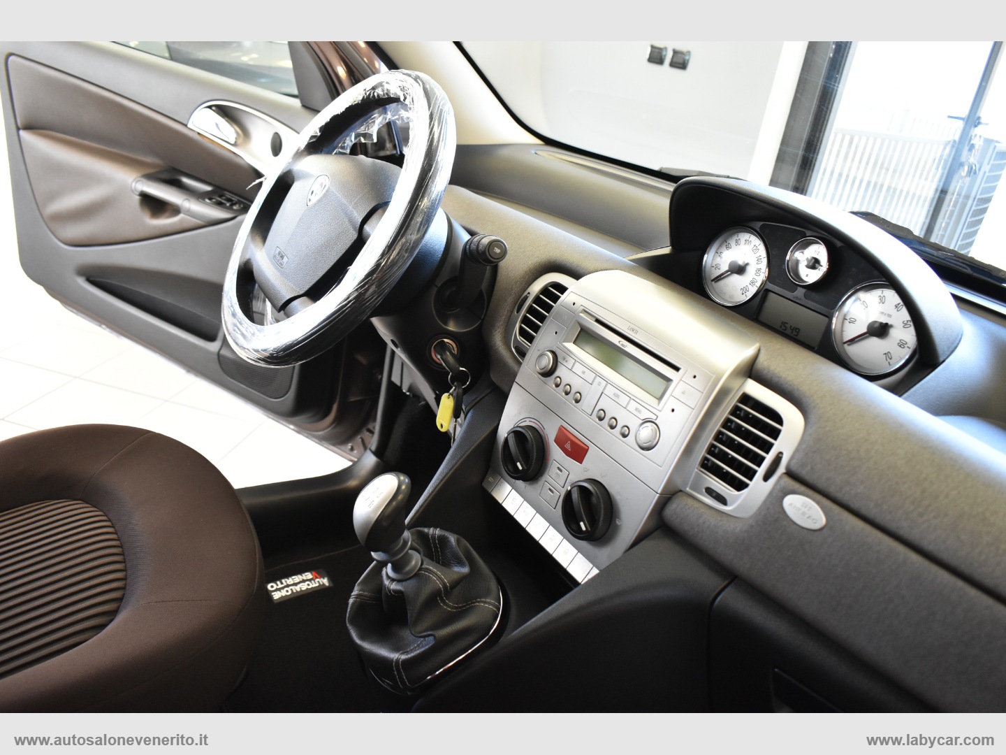Ypsilon 1.2 Versus - immagine 28