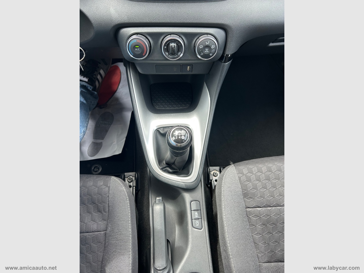Yaris 1.0 5p. Business - immagine 28