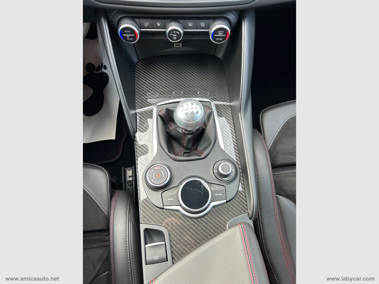 Giulia 2.9 T V6 Quadrifoglio CAMBIO MANUALE - UNICO PROPRIETARIO - immagine 28